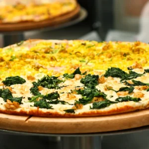 1 nebo 2 Chacharovy pizzy dle výběru: ⌀ 32 nebo 45 cm