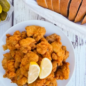 1 či 2 kg řízků marinovaných ve smetaně s přílohami