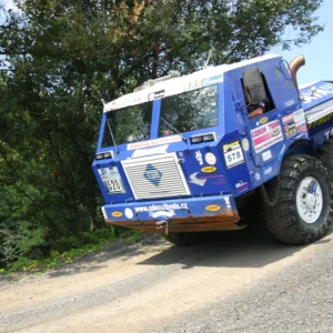 15–60 minut drtivé jízdy v kabině giganta Tatra