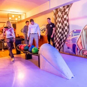 1–3 hodiny bowlingu pro 6 nebo bowling a drinky