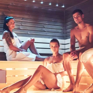 120 min. ve veřejném wellness: několik saun i vířivka