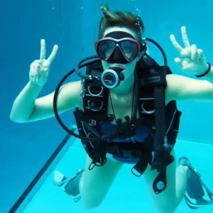 Zkušební ponor v potápěčské jámě v hloubce 6 m pro 1 i 2