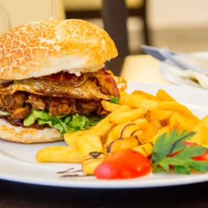 1 či 2 burgery s trhaným masem v zámecké restauraci