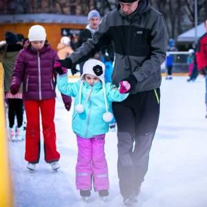 2 hodiny bruslení pod Žižkovskou věží i vstup na vyhlídku