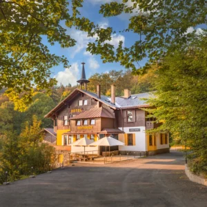 Zrekonstruovaný lovecký zámeček v Liberci i se snídaní