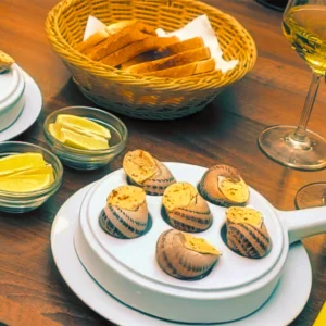 12 zapečených šneků a lahev Pálavy pro dva